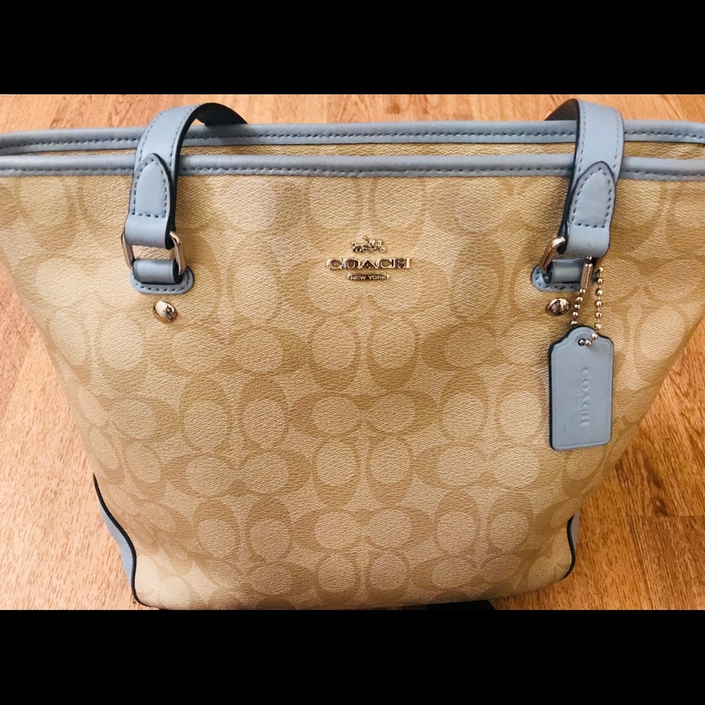 Authentic COACH med sz handbag w/matching wallet